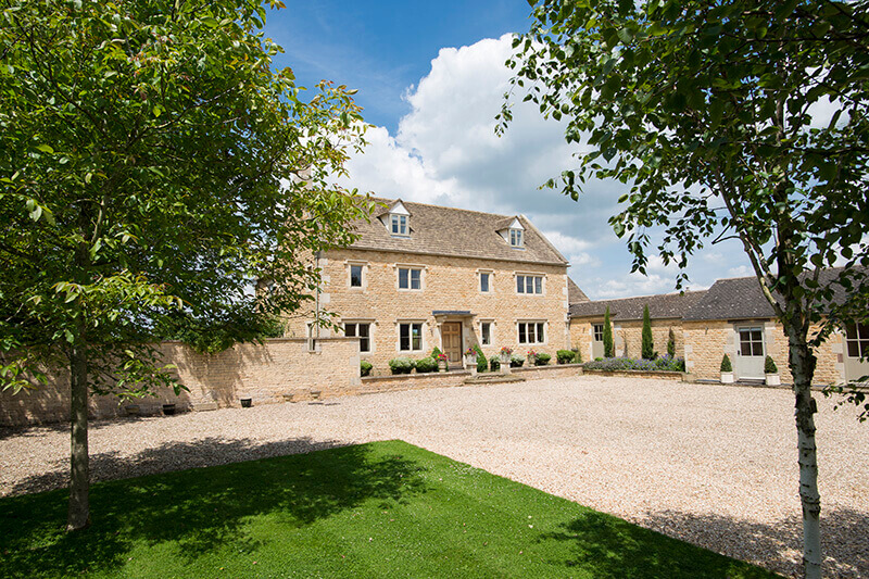 With the clients own ideas we created a bespoke frontal house, giving the whole facade a face lift. Refreshing it's Cotswold charm, having sourced the best materials for a long-lasting result.