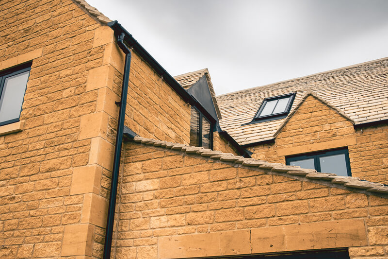 High quality build using Cotswold stone. Top specification, aluminium windows installed for maintenance free living. Conservation roof light to suit the area. 