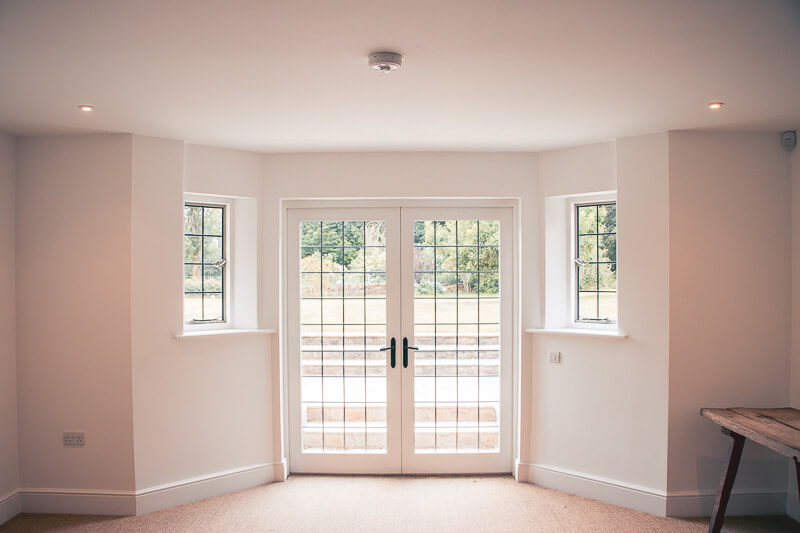 New lattice, double glazed doors open out to the garden. Painting and decorating throughout including installation of new sisal carpets throughout.